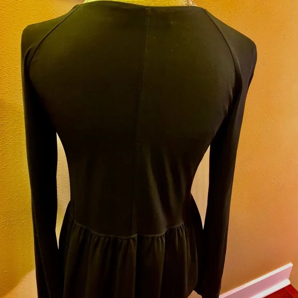 NFS LN BEAUTIFUL PIAZZA SEMPIONE CREPE RUFFLED TOP. LONG SLEEVE. PULLOVER. - Picture 5 of 8